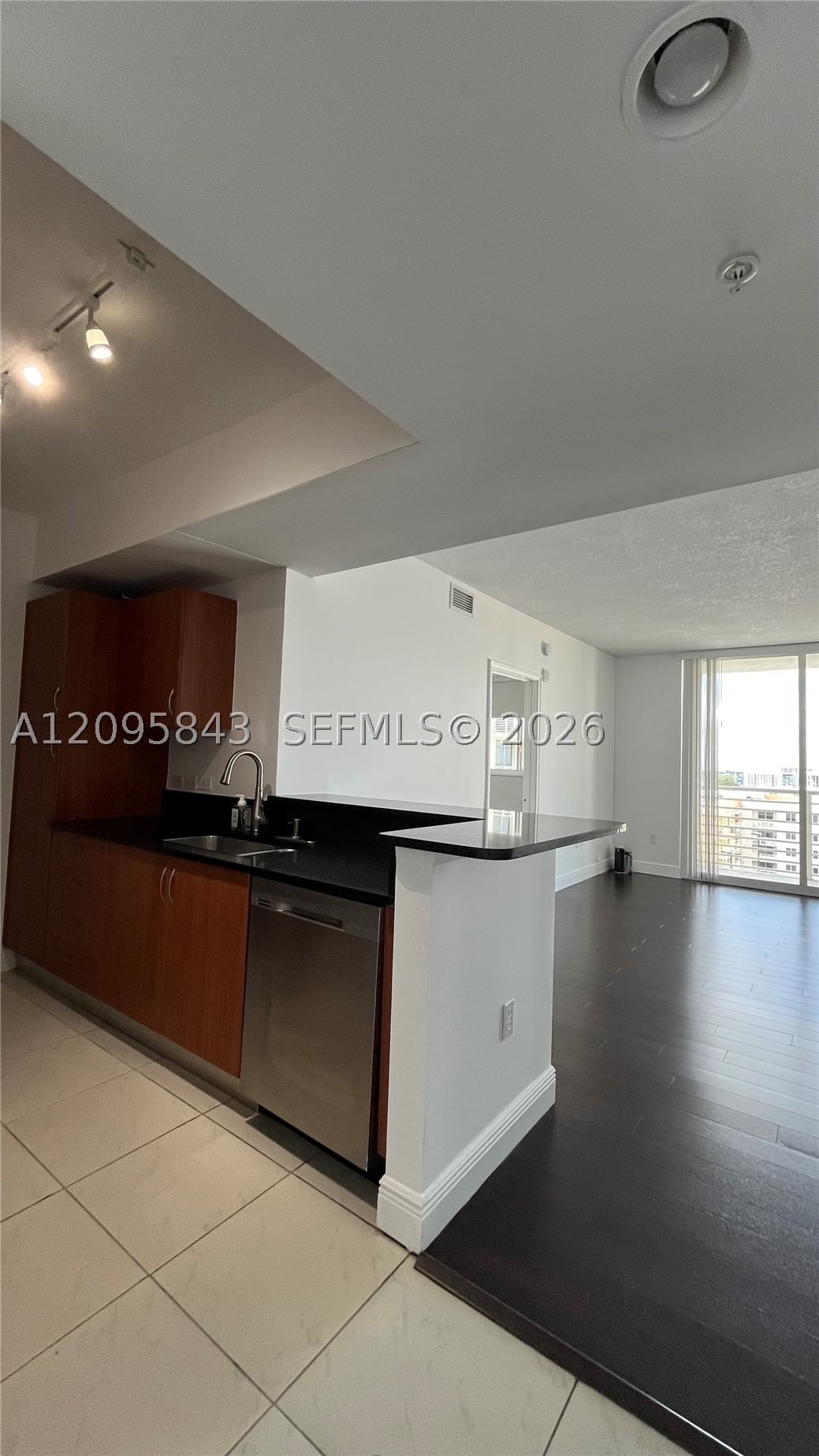 Real estate property located at 18800 29th Ave #1023, Miami-dade, Venture At Aventura East, Aventura, FL