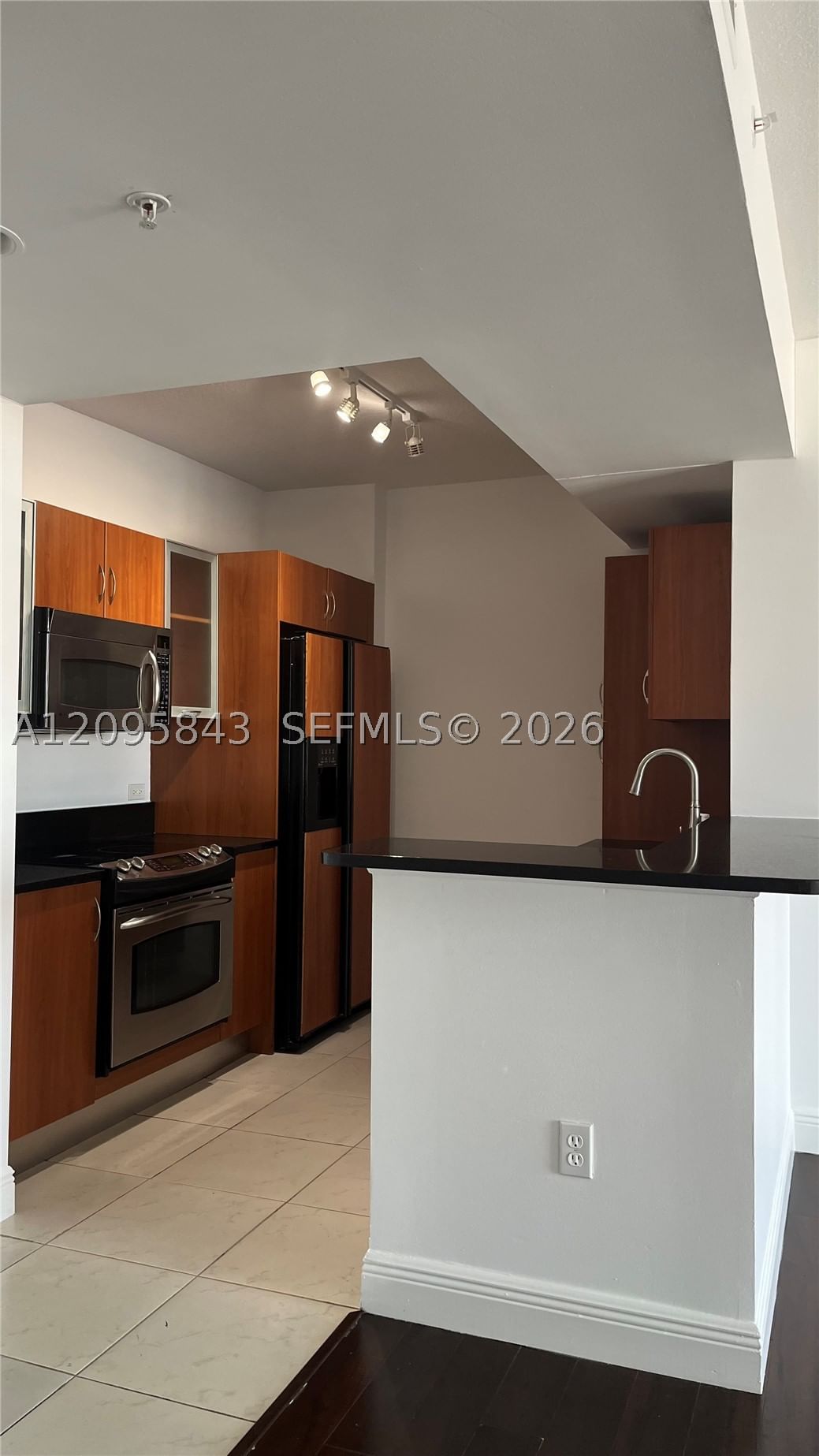 Real estate property located at 18800 29th Ave #1023, Miami-dade, Venture At Aventura East, Aventura, FL