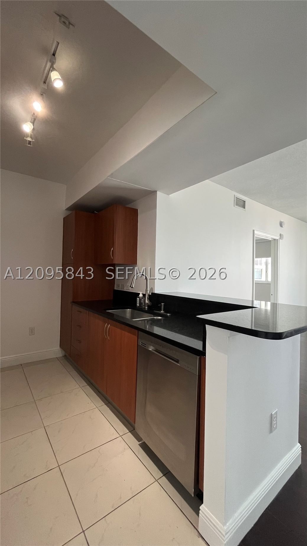 Real estate property located at 18800 29th Ave #1023, Miami-dade, Venture At Aventura East, Aventura, FL
