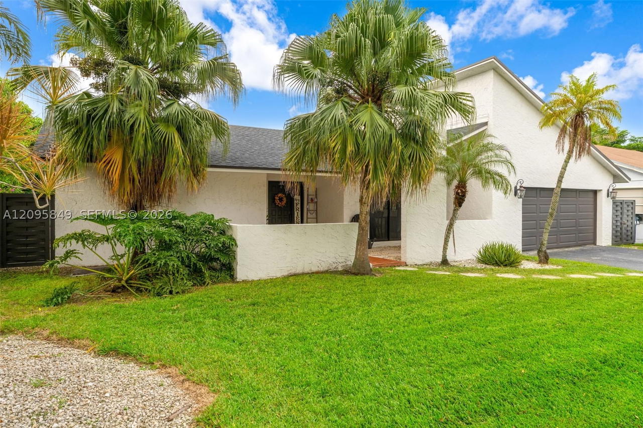 Real estate property located at 13711 108th St, Miami-dade, Caravel At Calusa, Miami, FL