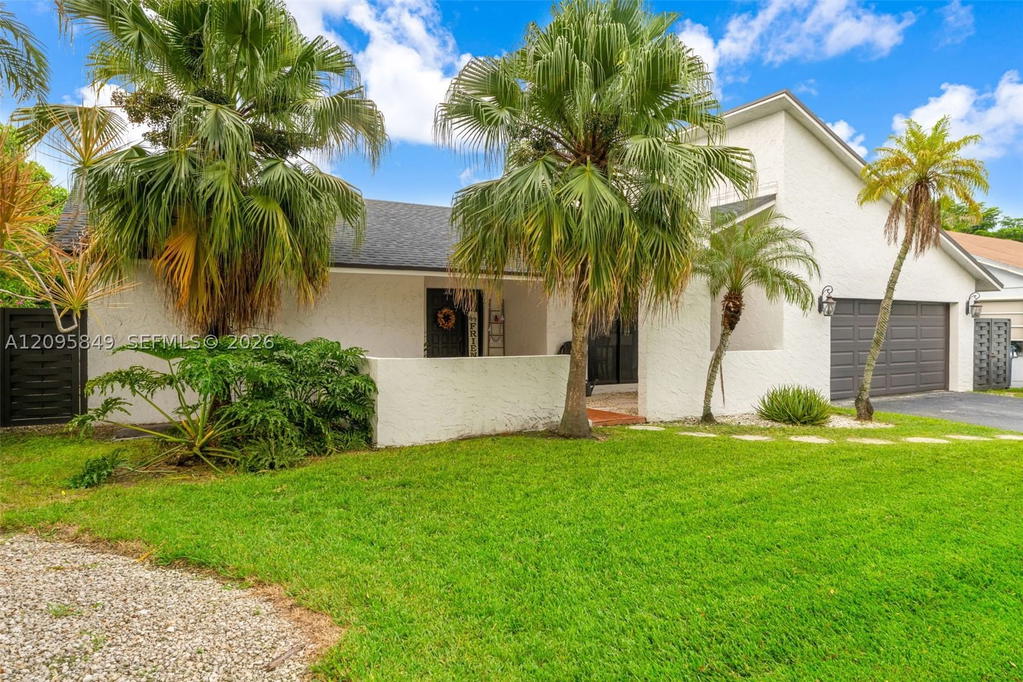 Real estate property located at 13711 108th St, Miami-dade, Caravel At Calusa, Miami, FL