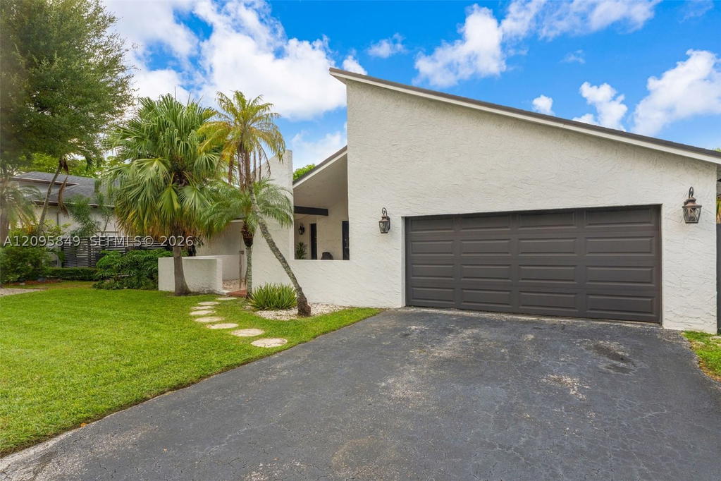 Real estate property located at 13711 108th St, Miami-dade, Caravel At Calusa, Miami, FL