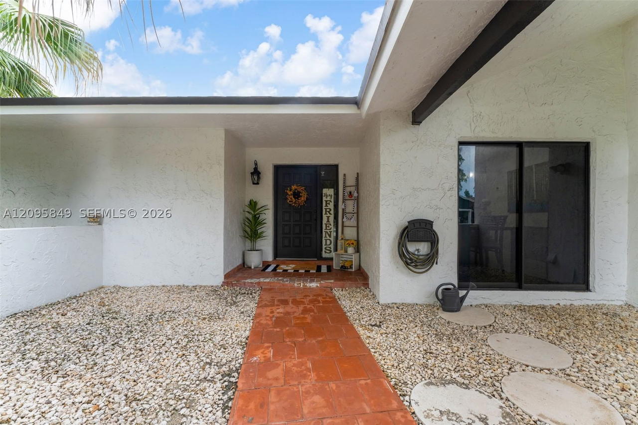 Real estate property located at 13711 108th St, Miami-dade, Caravel At Calusa, Miami, FL