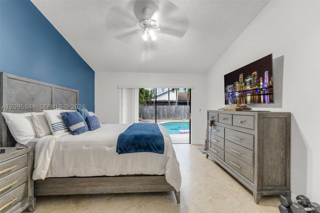 Real estate property located at 13711 108th St, Miami-dade, Caravel At Calusa, Miami, FL
