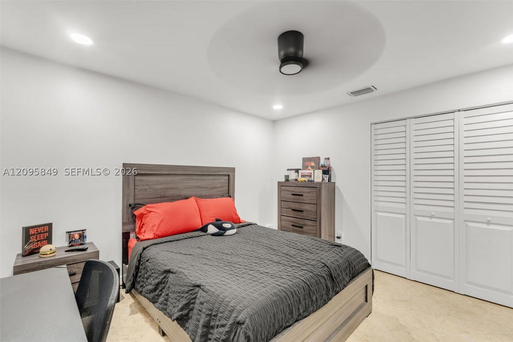 Real estate property located at 13711 108th St, Miami-dade, Caravel At Calusa, Miami, FL