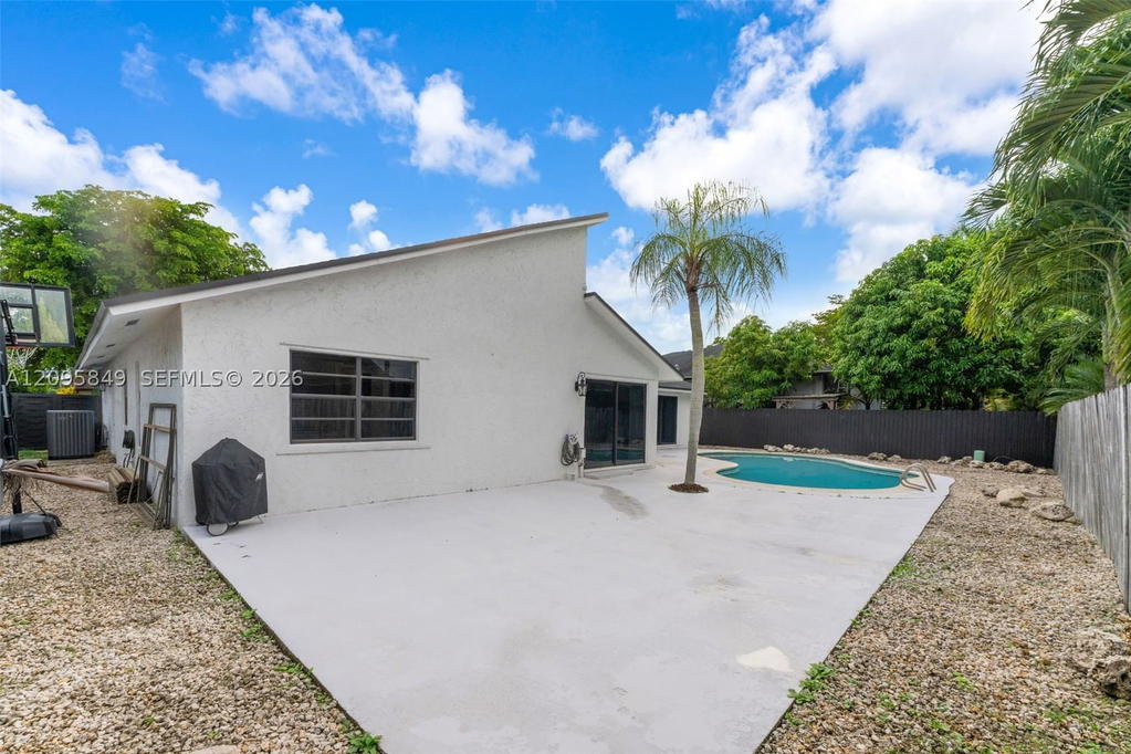 Real estate property located at 13711 108th St, Miami-dade, Caravel At Calusa, Miami, FL