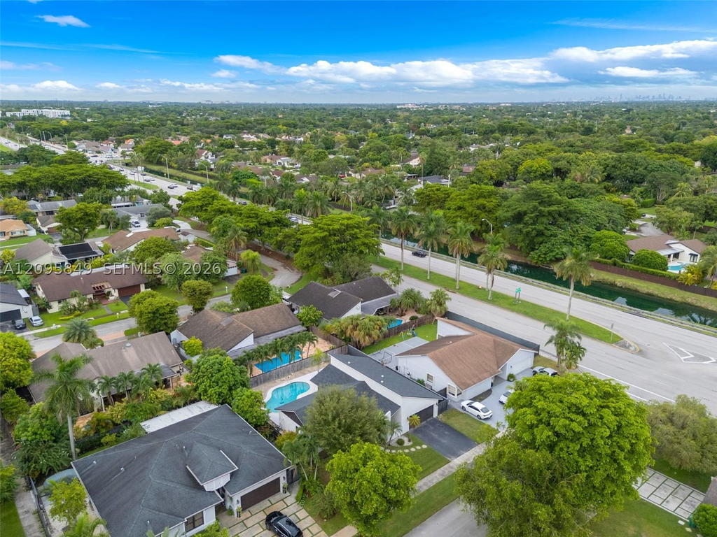 Real estate property located at 13711 108th St, Miami-dade, Caravel At Calusa, Miami, FL
