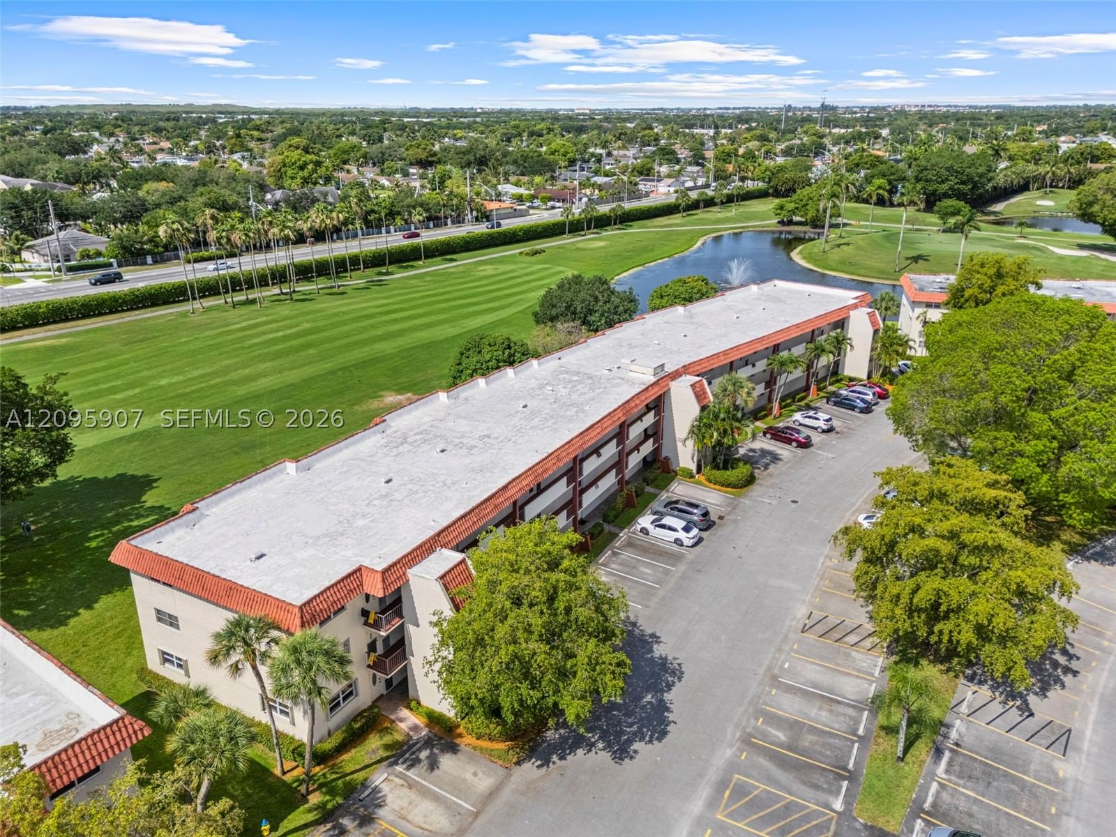Real estate property located at 9820 Hollybrook Lake Dr #208, Broward, Hollybrook Golf And, Pembroke Pines, FL