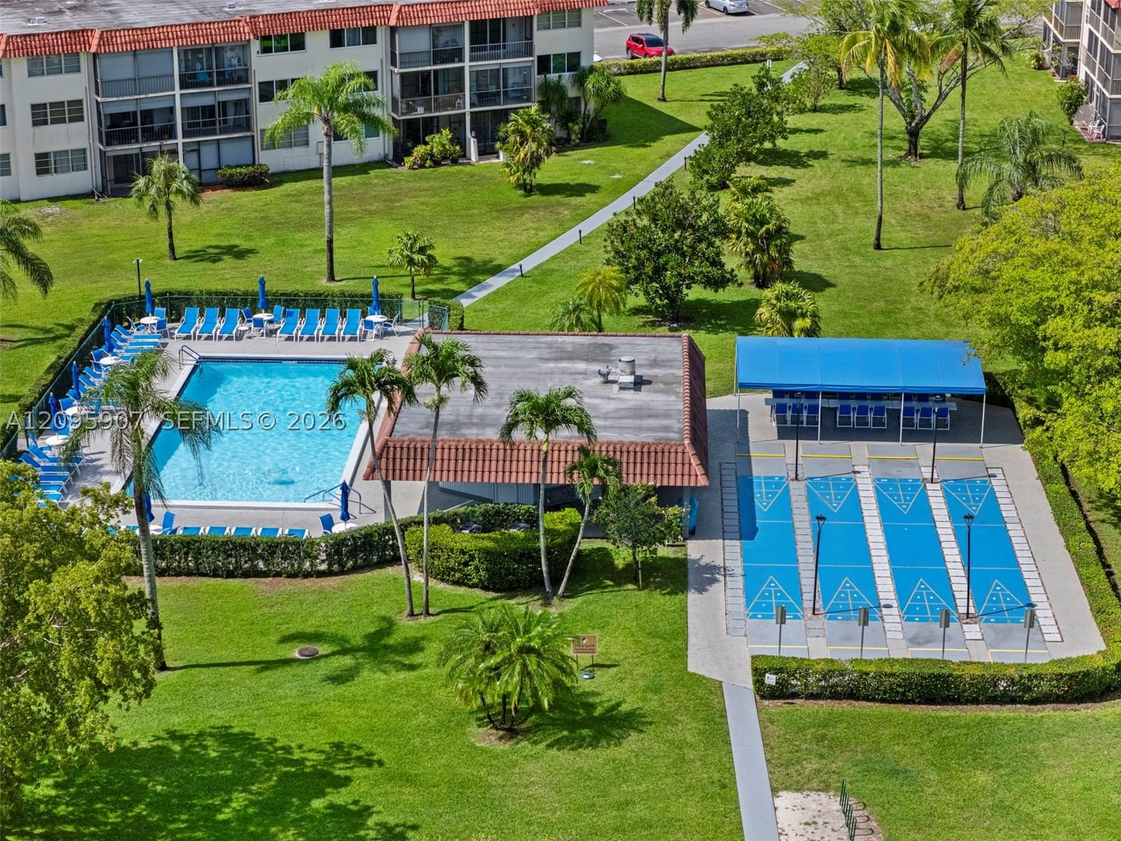 Real estate property located at 9820 Hollybrook Lake Dr #208, Broward, Hollybrook Golf And, Pembroke Pines, FL
