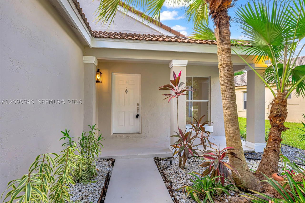 Real estate property located at 815 Falling Water Rd, Broward, Sector 4 North, Weston, FL