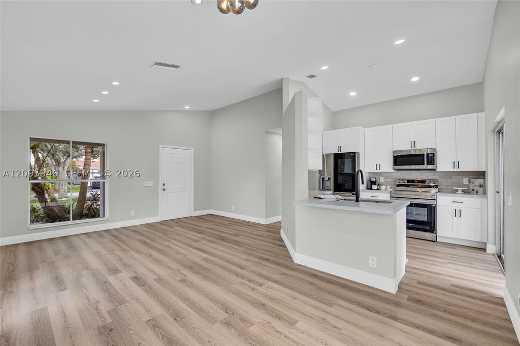 Real estate property located at 815 Falling Water Rd, Broward, Sector 4 North, Weston, FL