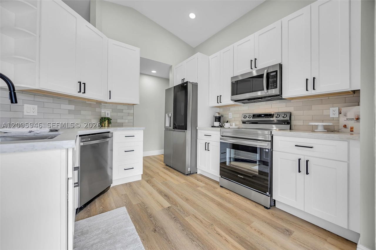 Real estate property located at 815 Falling Water Rd, Broward, Sector 4 North, Weston, FL