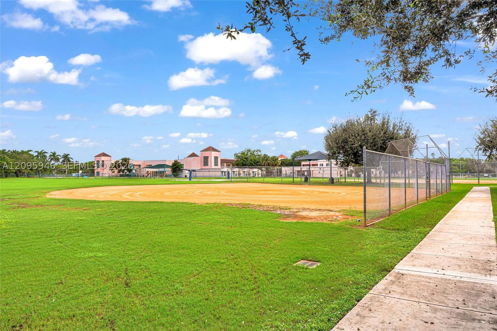Real estate property located at 815 Falling Water Rd, Broward, Sector 4 North, Weston, FL