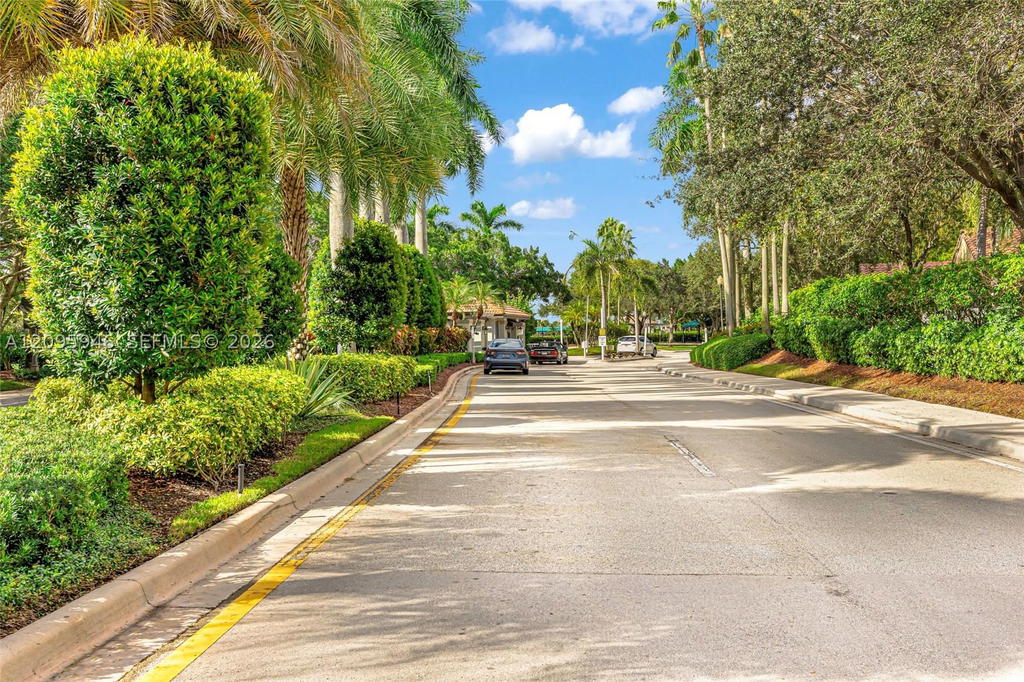 Real estate property located at 815 Falling Water Rd, Broward, Sector 4 North, Weston, FL