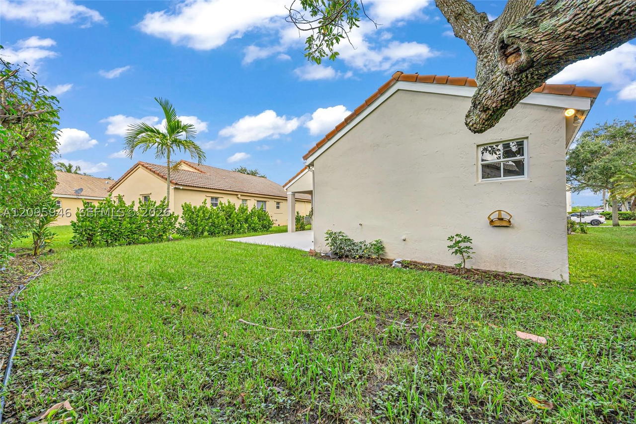Real estate property located at 815 Falling Water Rd, Broward, Sector 4 North, Weston, FL