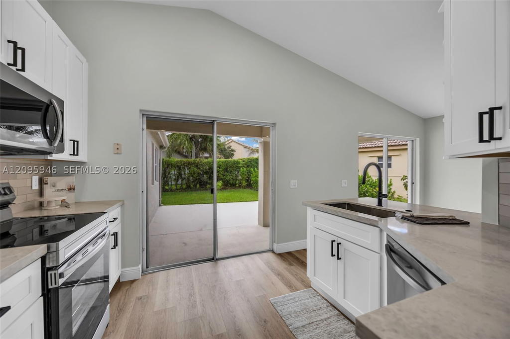 Real estate property located at 815 Falling Water Rd, Broward, Sector 4 North, Weston, FL