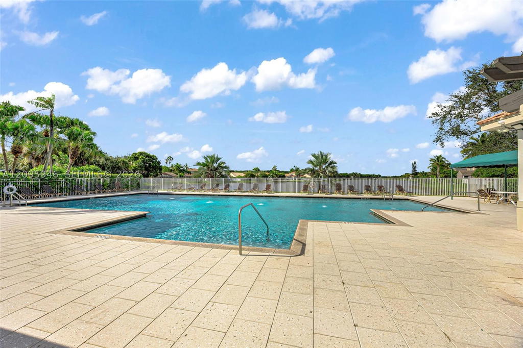 Real estate property located at 815 Falling Water Rd, Broward, Sector 4 North, Weston, FL