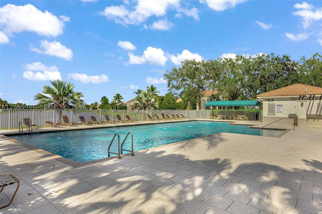 Real estate property located at 815 Falling Water Rd, Broward, Sector 4 North, Weston, FL