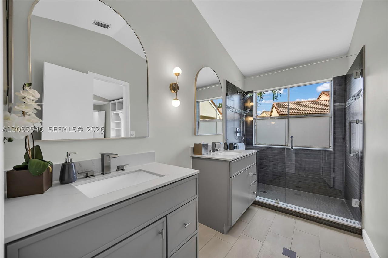 Real estate property located at 815 Falling Water Rd, Broward, Sector 4 North, Weston, FL