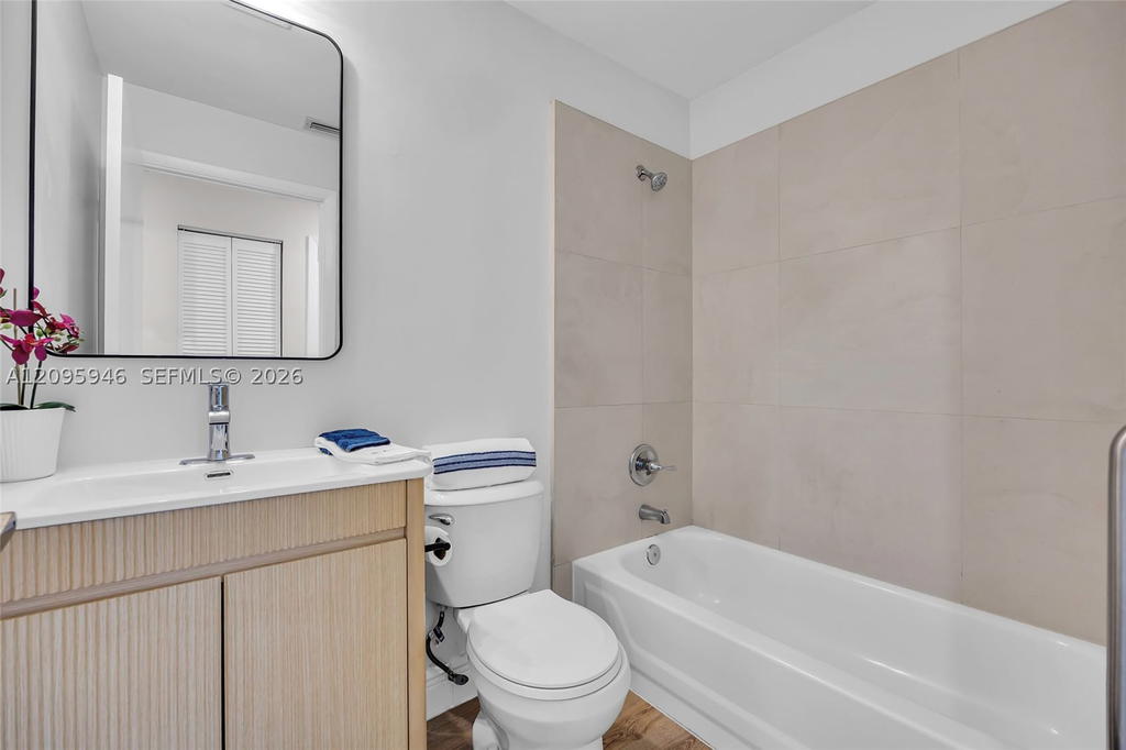 Real estate property located at 815 Falling Water Rd, Broward, Sector 4 North, Weston, FL