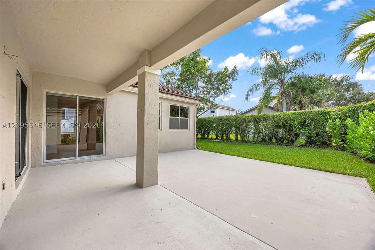 Real estate property located at 815 Falling Water Rd, Broward, Sector 4 North, Weston, FL