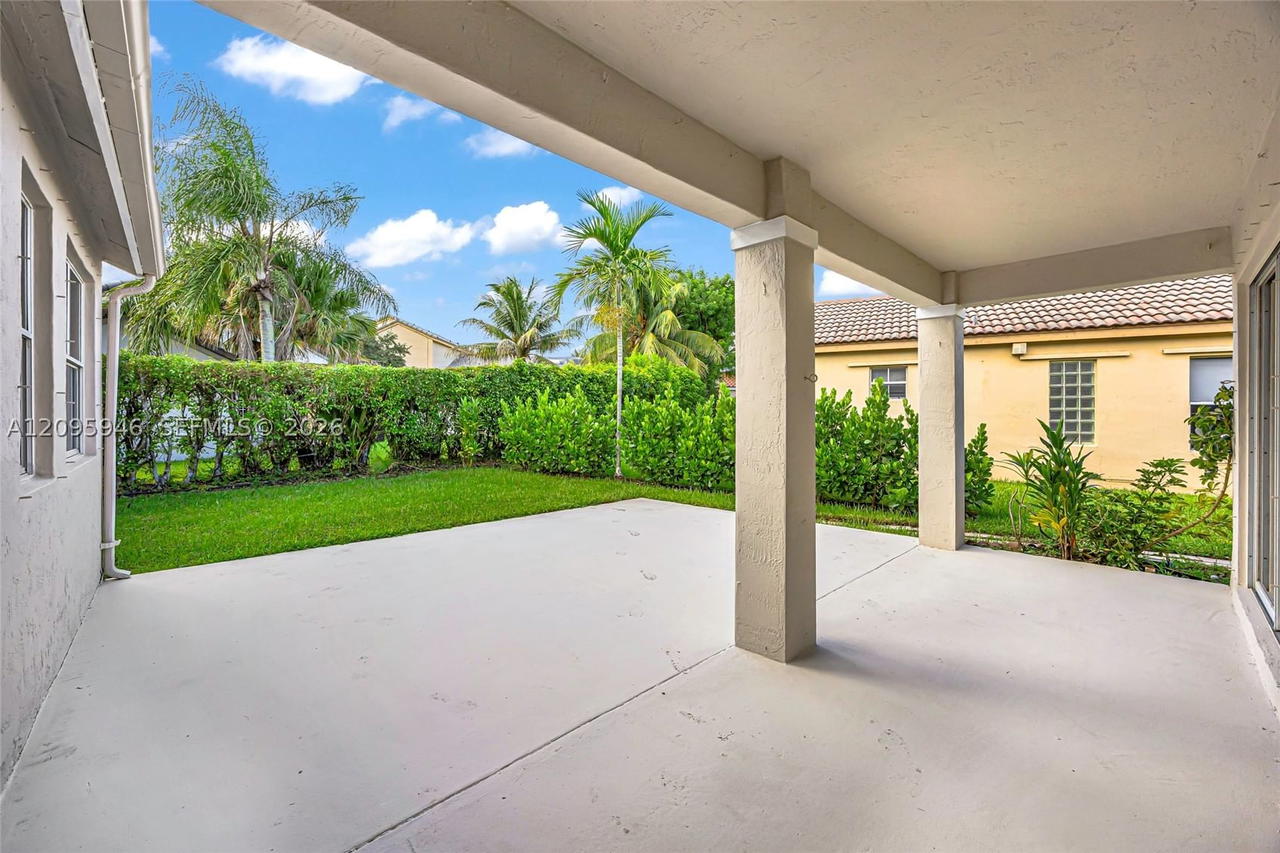 Real estate property located at 815 Falling Water Rd, Broward, Sector 4 North, Weston, FL