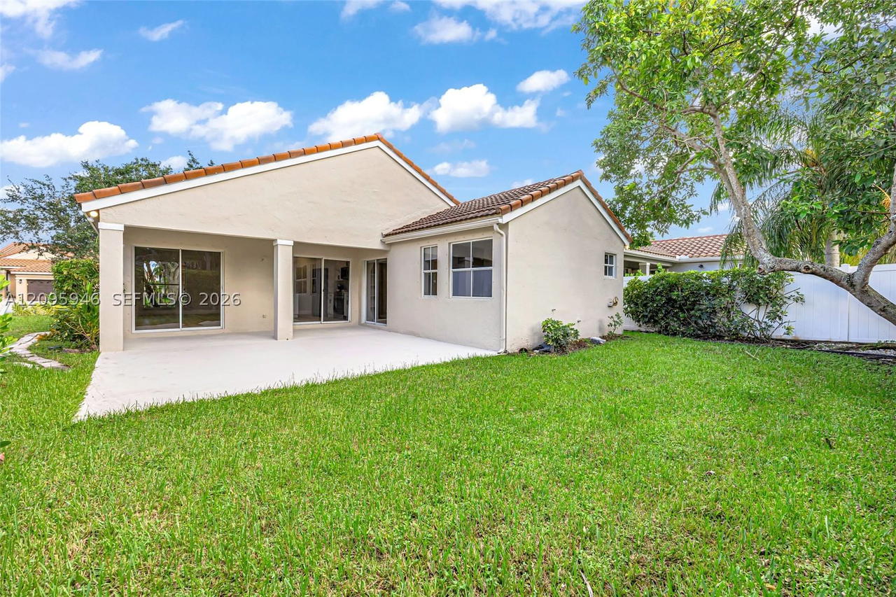 Real estate property located at 815 Falling Water Rd, Broward, Sector 4 North, Weston, FL