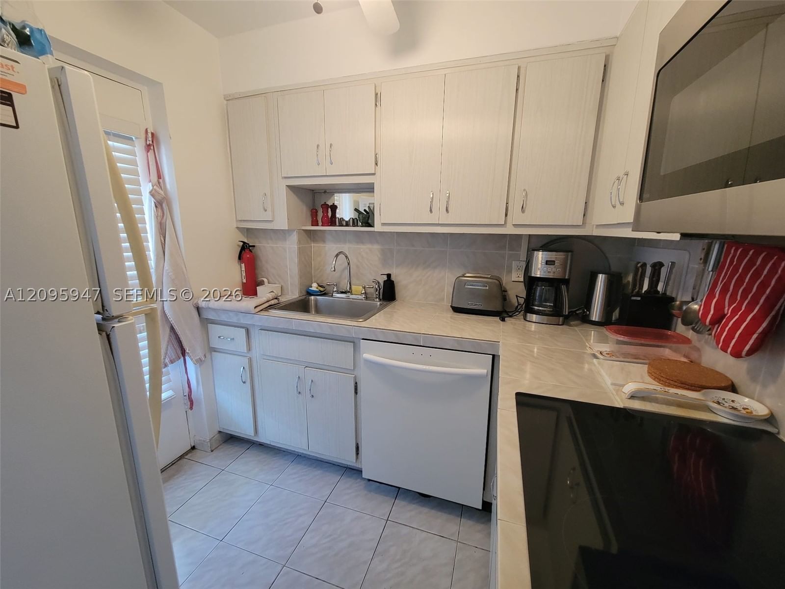 Real estate property located at 220 Kings Point Dr #606, Miami-dade, Kings Point Imperial Cond, Sunny Isles Beach, FL