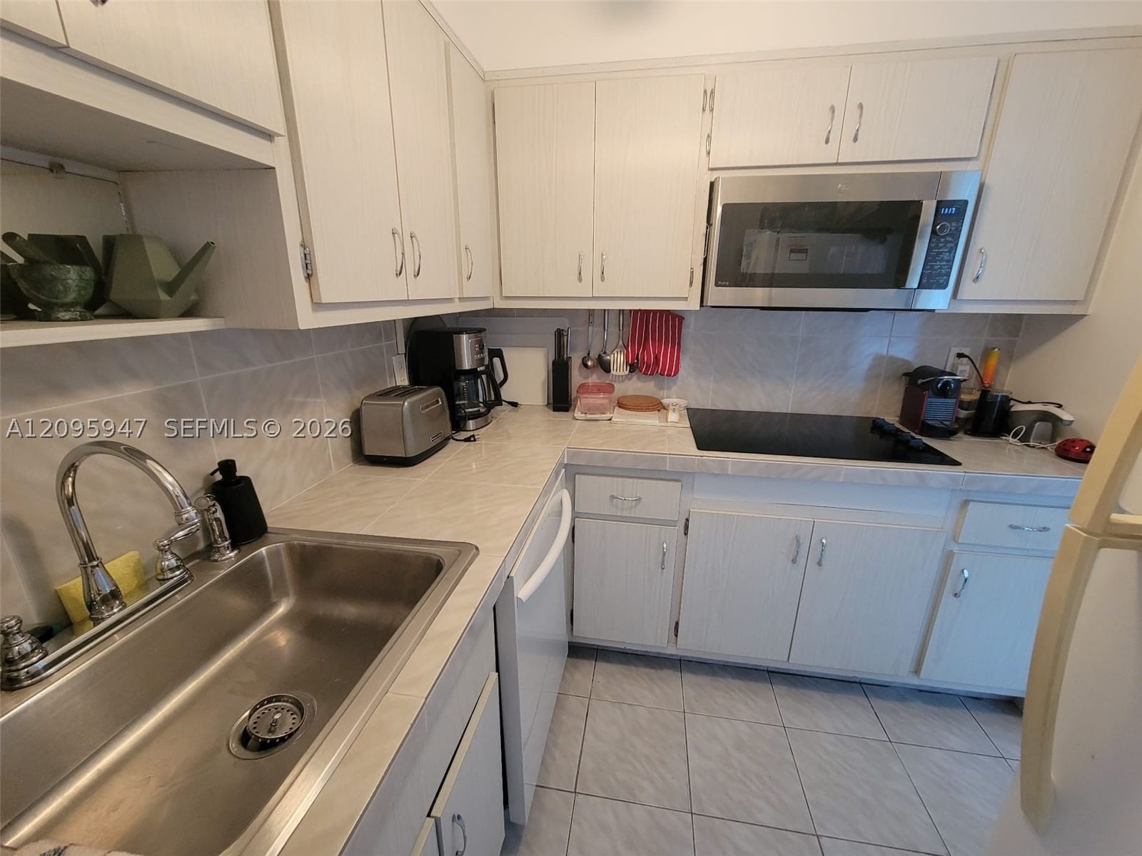 Real estate property located at 220 Kings Point Dr #606, Miami-dade, Kings Point Imperial Cond, Sunny Isles Beach, FL
