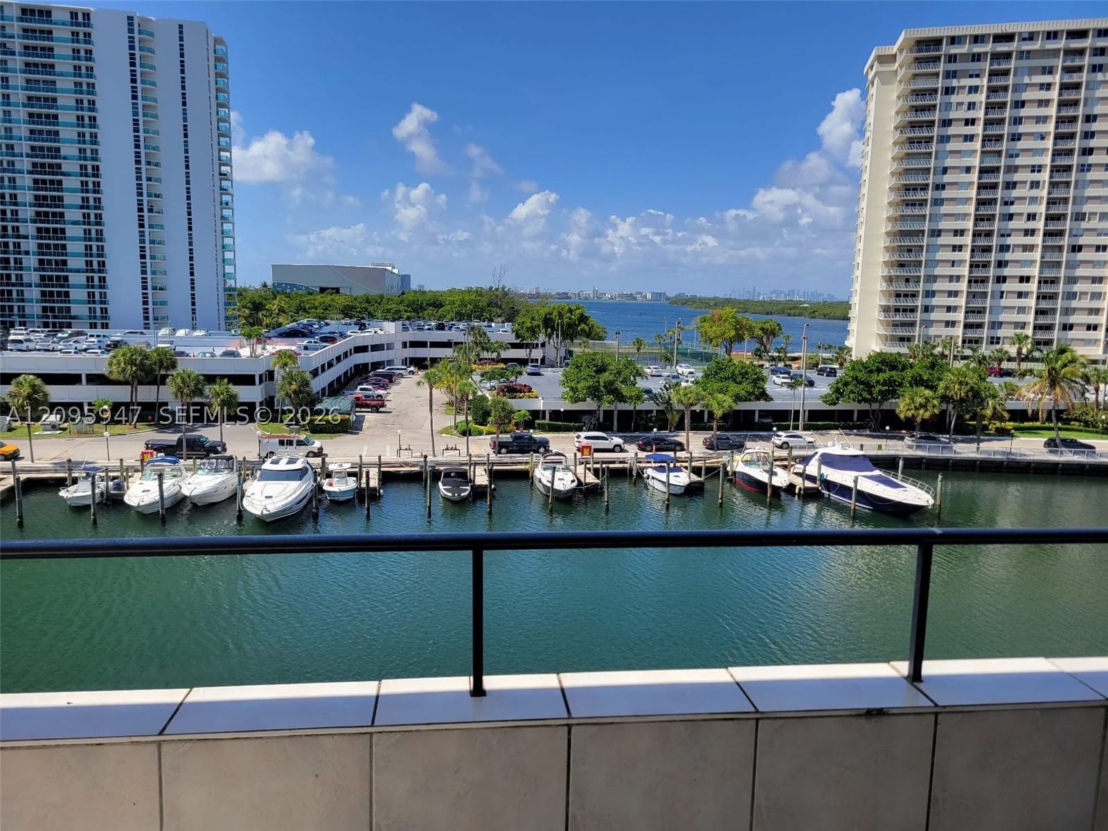 Real estate property located at 220 Kings Point Dr #606, Miami-dade, Kings Point Imperial Cond, Sunny Isles Beach, FL