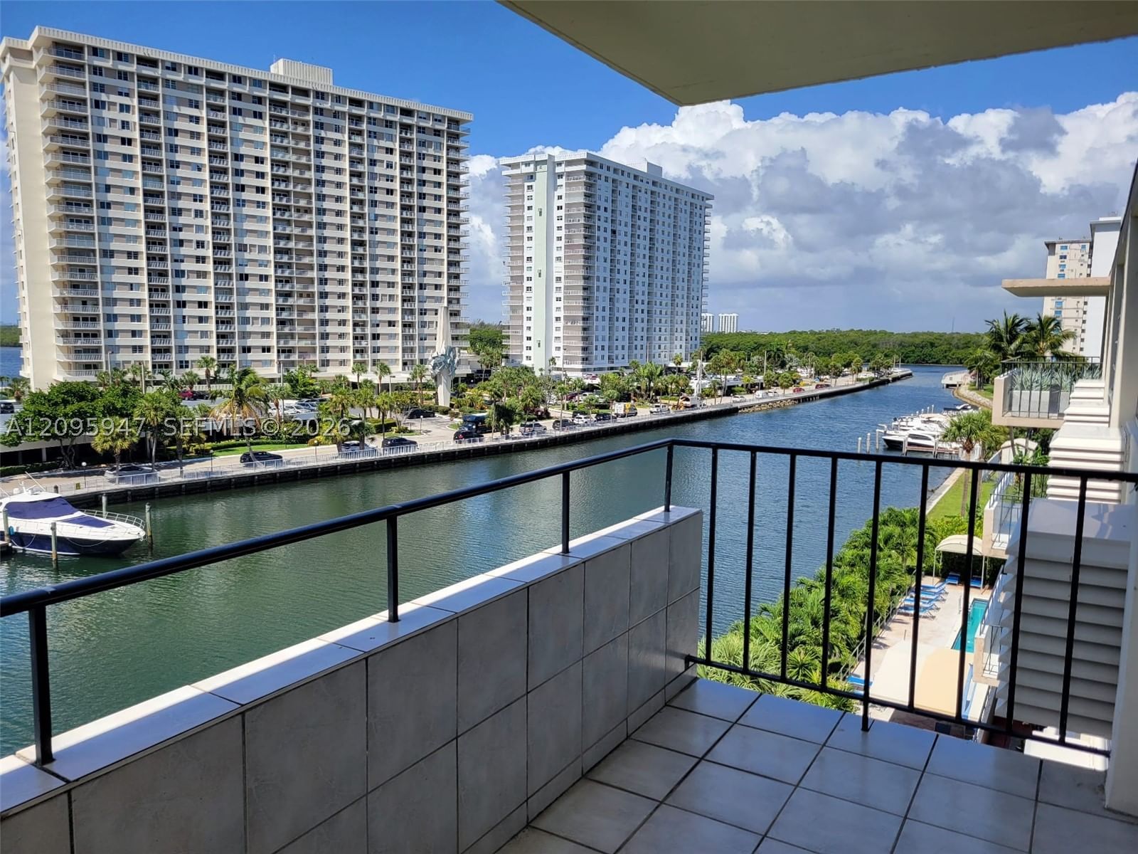 Real estate property located at 220 Kings Point Dr #606, Miami-dade, Kings Point Imperial Cond, Sunny Isles Beach, FL