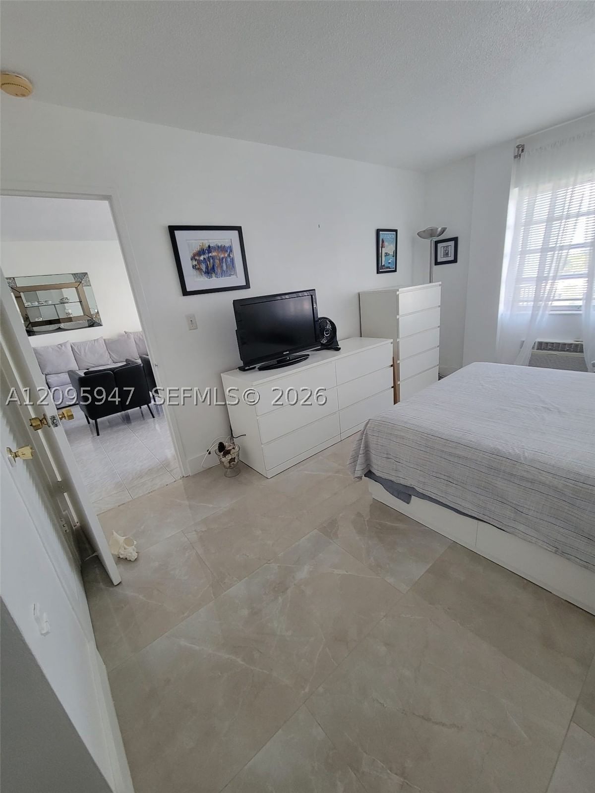 Real estate property located at 220 Kings Point Dr #606, Miami-dade, Kings Point Imperial Cond, Sunny Isles Beach, FL