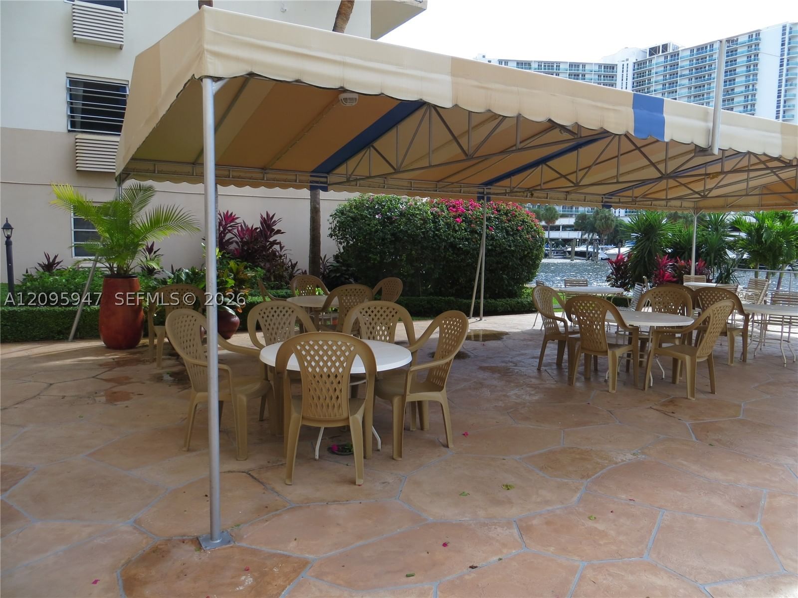 Real estate property located at 220 Kings Point Dr #606, Miami-dade, Kings Point Imperial Cond, Sunny Isles Beach, FL