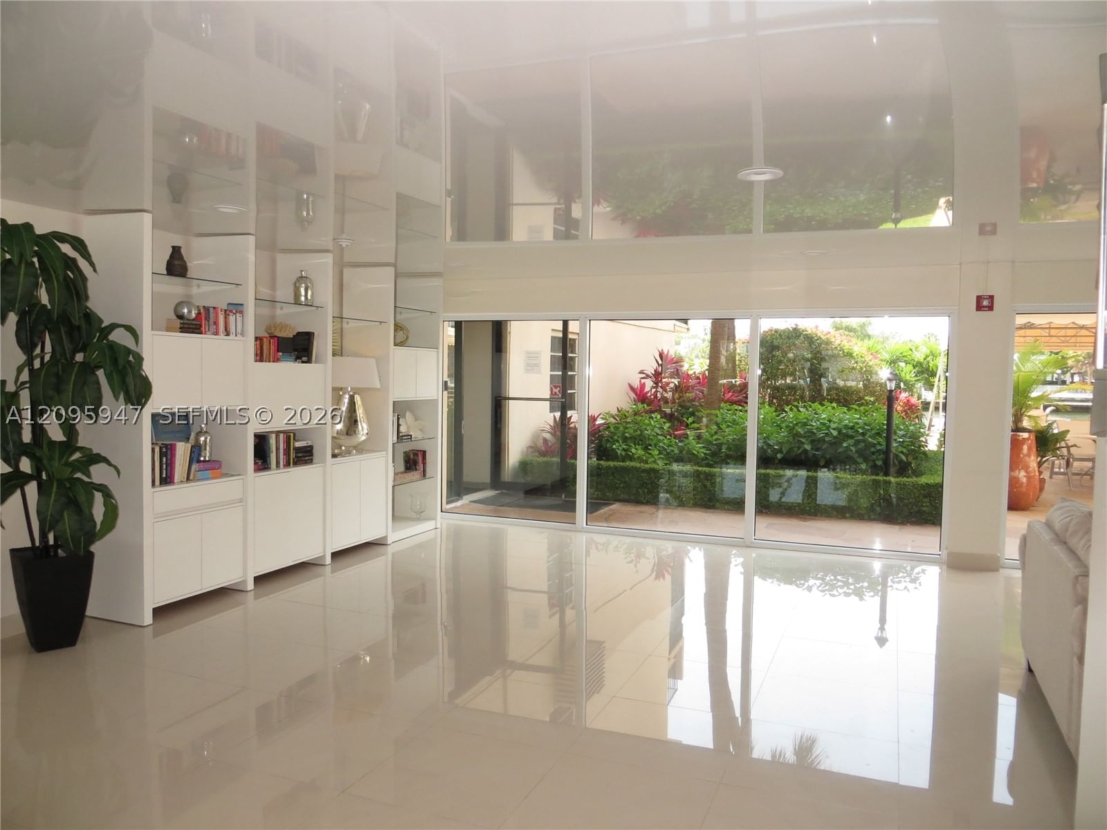 Real estate property located at 220 Kings Point Dr #606, Miami-dade, Kings Point Imperial Cond, Sunny Isles Beach, FL