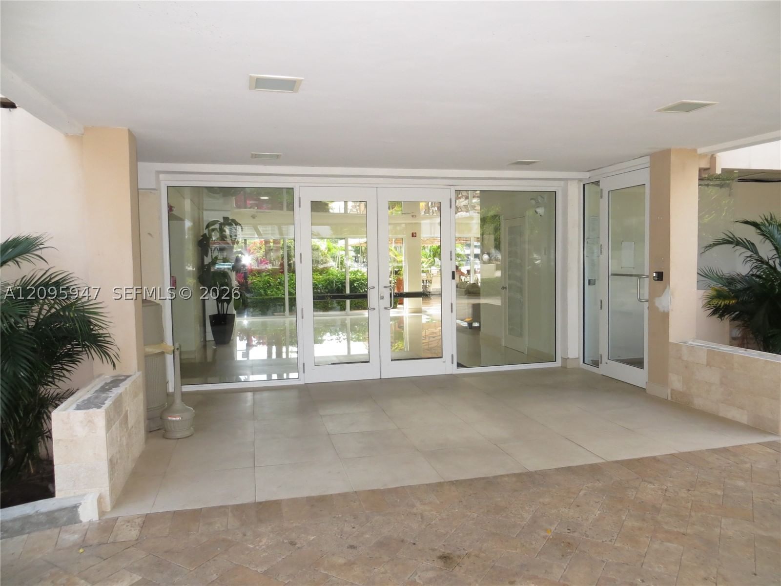 Real estate property located at 220 Kings Point Dr #606, Miami-dade, Kings Point Imperial Cond, Sunny Isles Beach, FL