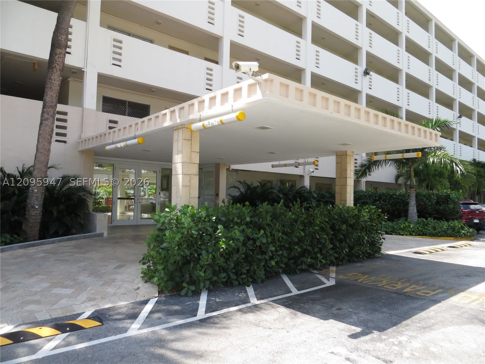 Real estate property located at 220 Kings Point Dr #606, Miami-dade, Kings Point Imperial Cond, Sunny Isles Beach, FL