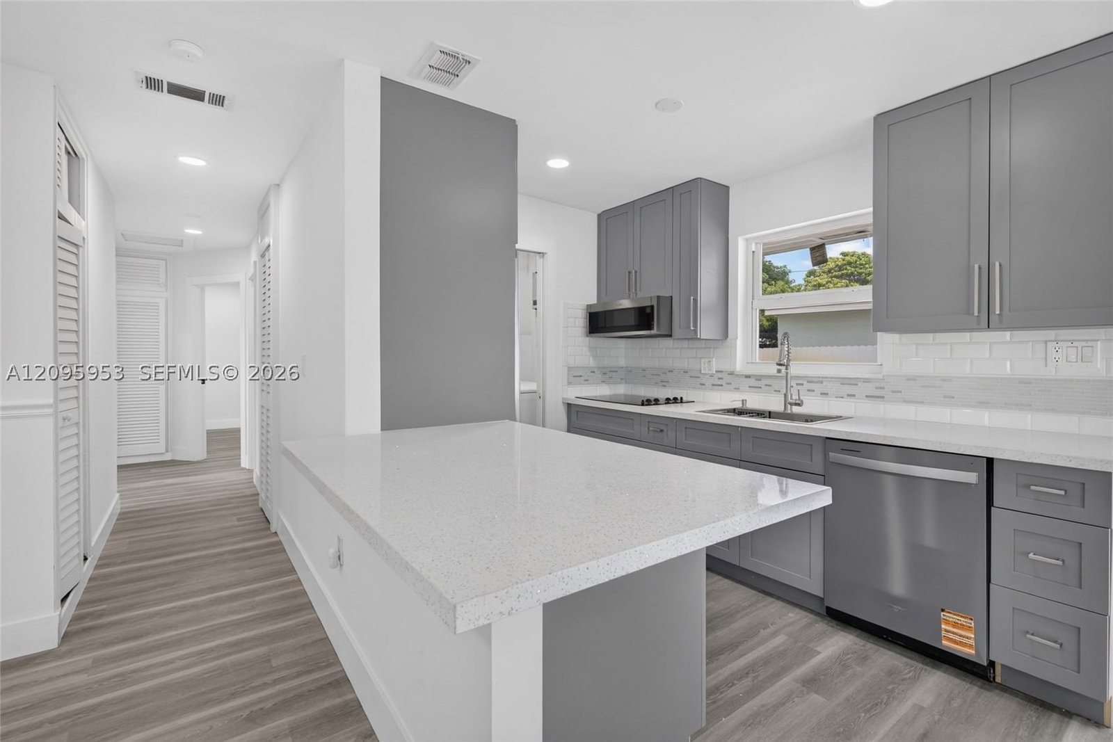 Real estate property located at 320 70th Ter, Broward, Boulevard Heights Sec 7, Hollywood, FL