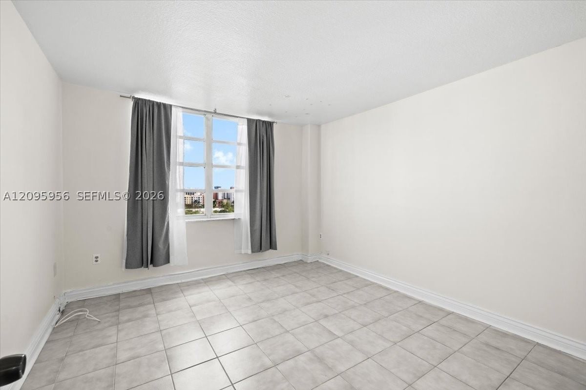 Real estate property located at 2780 183rd St #1207, Miami-dade, Commodore Plaza Condo, Aventura, FL