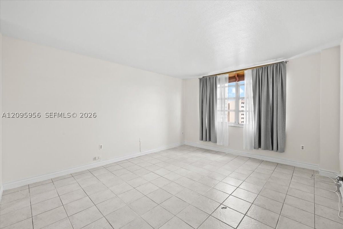 Real estate property located at 2780 183rd St #1207, Miami-dade, Commodore Plaza Condo, Aventura, FL