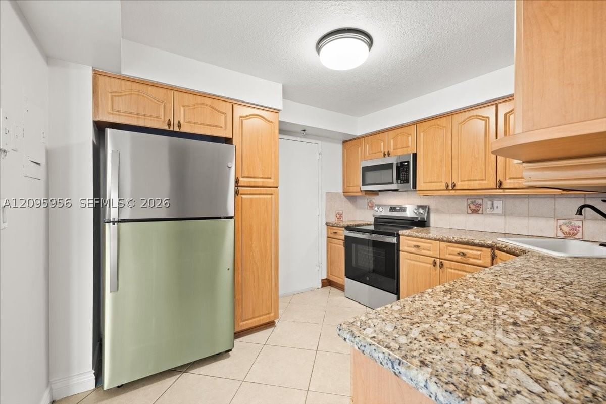 Real estate property located at 2780 183rd St #1207, Miami-dade, Commodore Plaza Condo, Aventura, FL