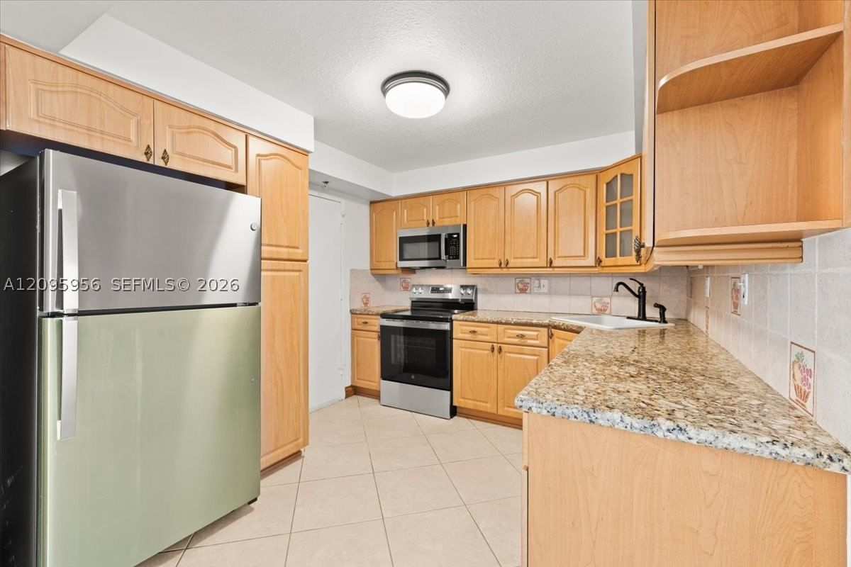 Real estate property located at 2780 183rd St #1207, Miami-dade, Commodore Plaza Condo, Aventura, FL