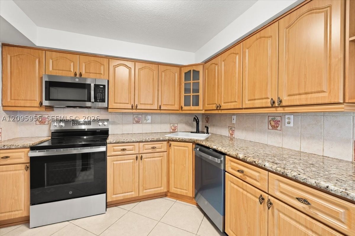 Real estate property located at 2780 183rd St #1207, Miami-dade, Commodore Plaza Condo, Aventura, FL
