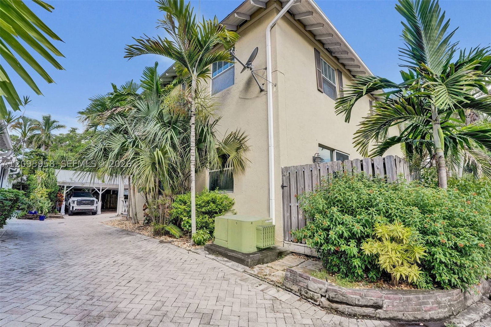 Real estate property located at 1212 Las Olas Blvd, Broward, Waverly Place, Fort Lauderdale, FL