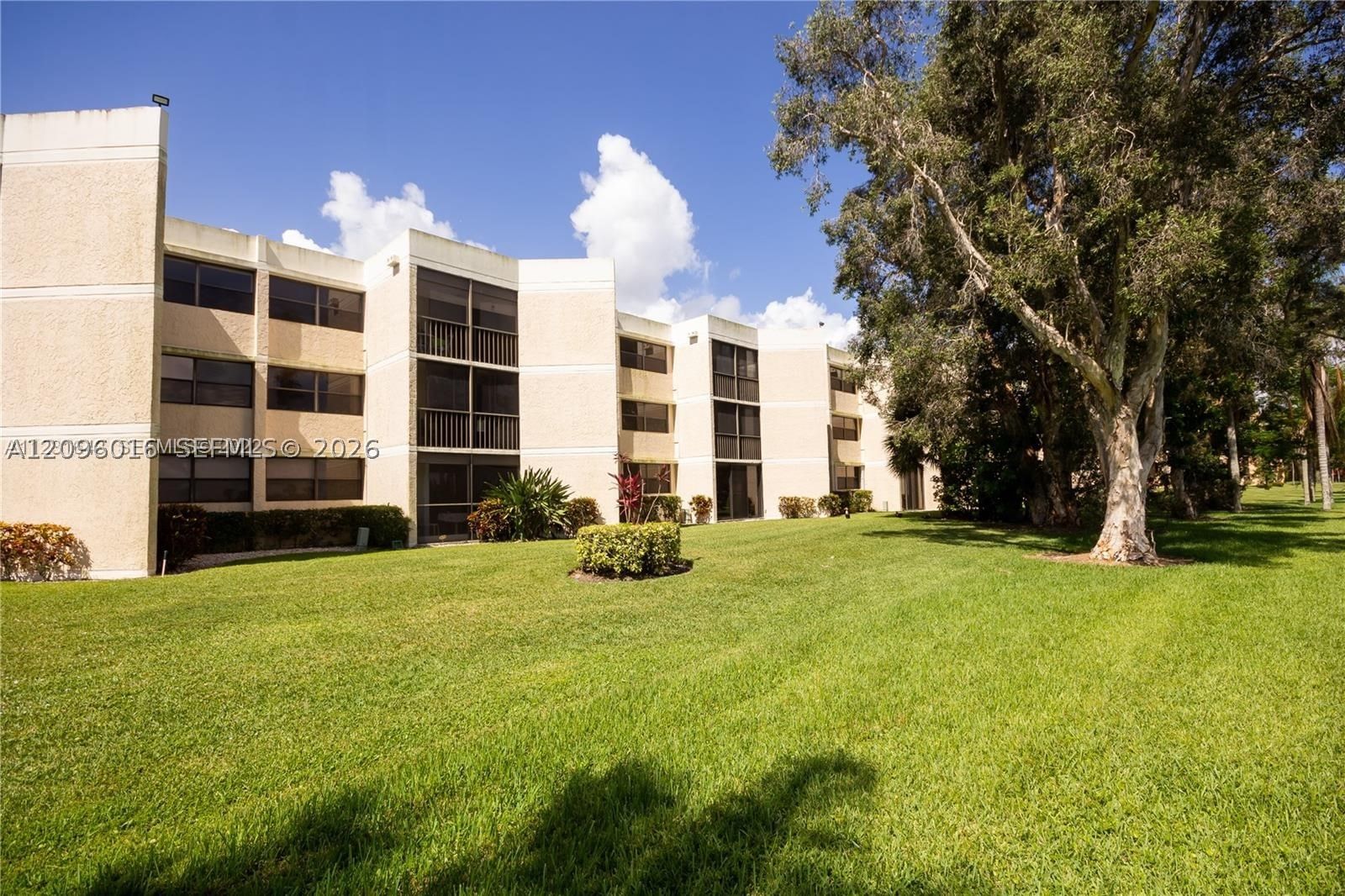 Real estate property located at 16251 Golf Club Rd #109, Broward, Bldg 6 Of Country Club Ap, Weston, FL
