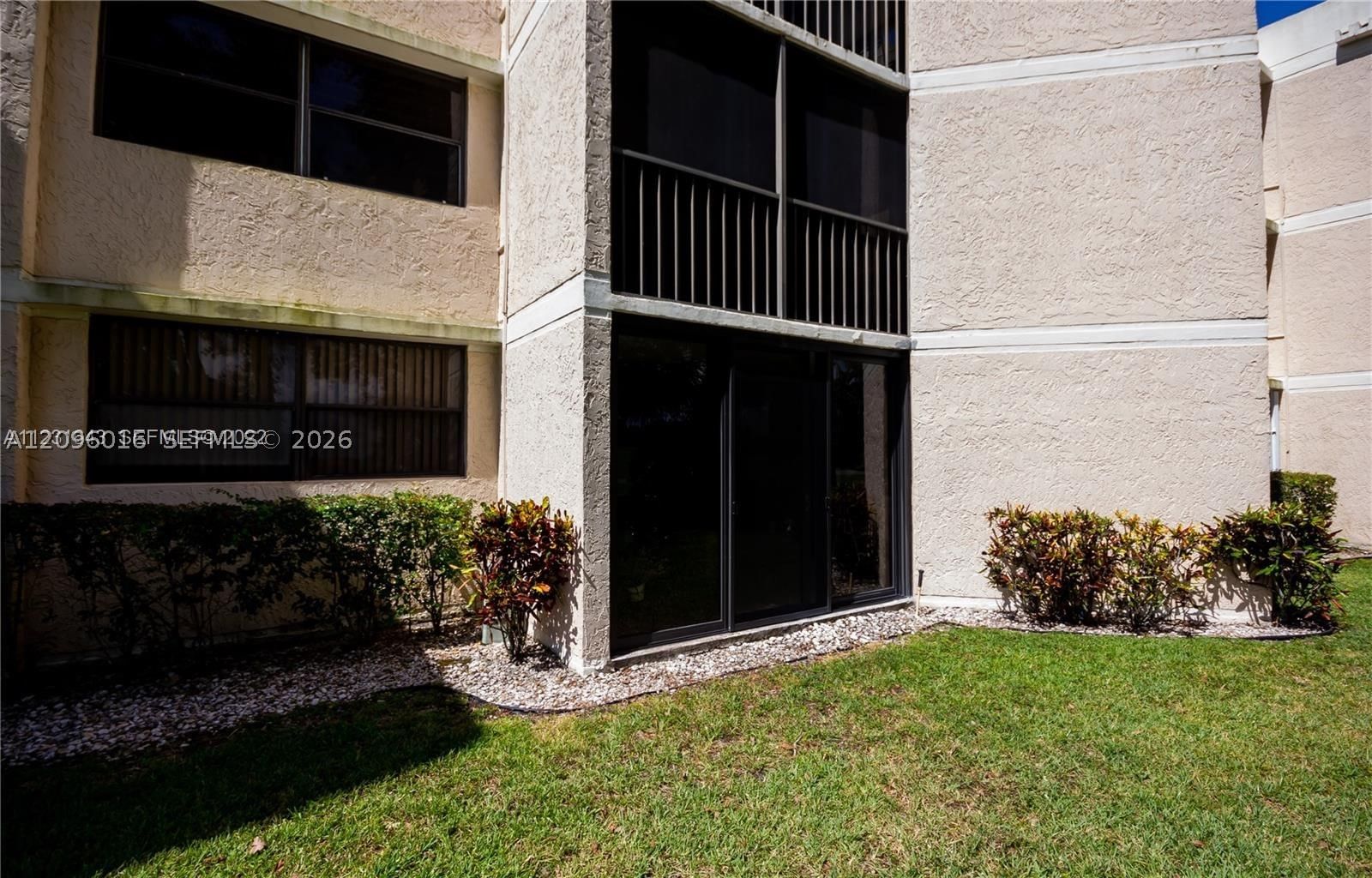 Real estate property located at 16251 Golf Club Rd #109, Broward, Bldg 6 Of Country Club Ap, Weston, FL