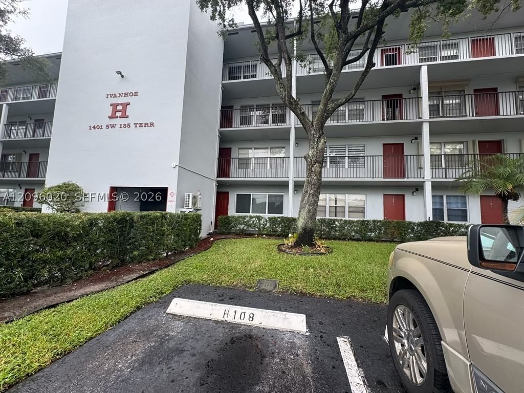 Real estate property located at 1401 135th Ter #108H, Broward, Ivanhoe West At Century V, Pembroke Pines, FL