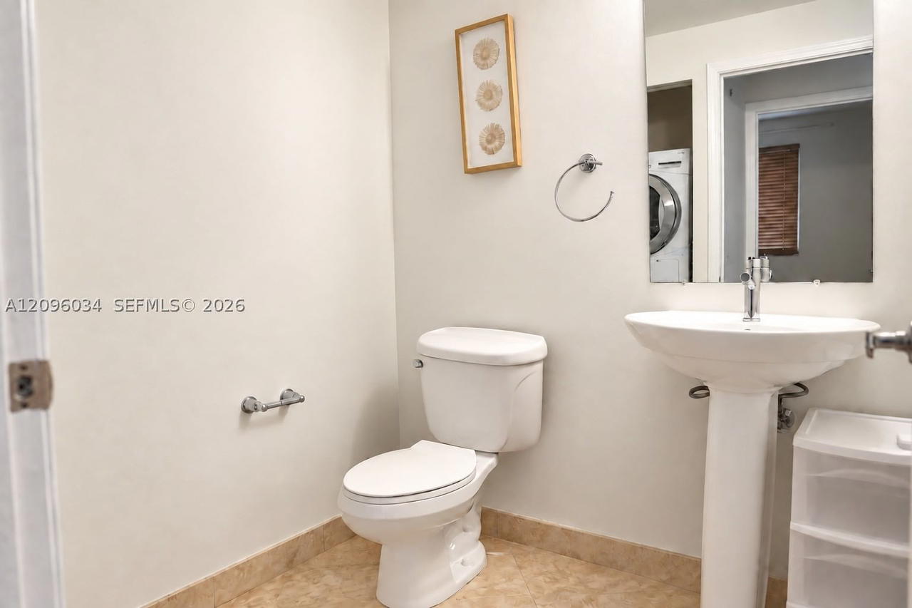 Real estate property located at 601 36th St #2004, Miami-dade, Blue Condo, Miami, FL