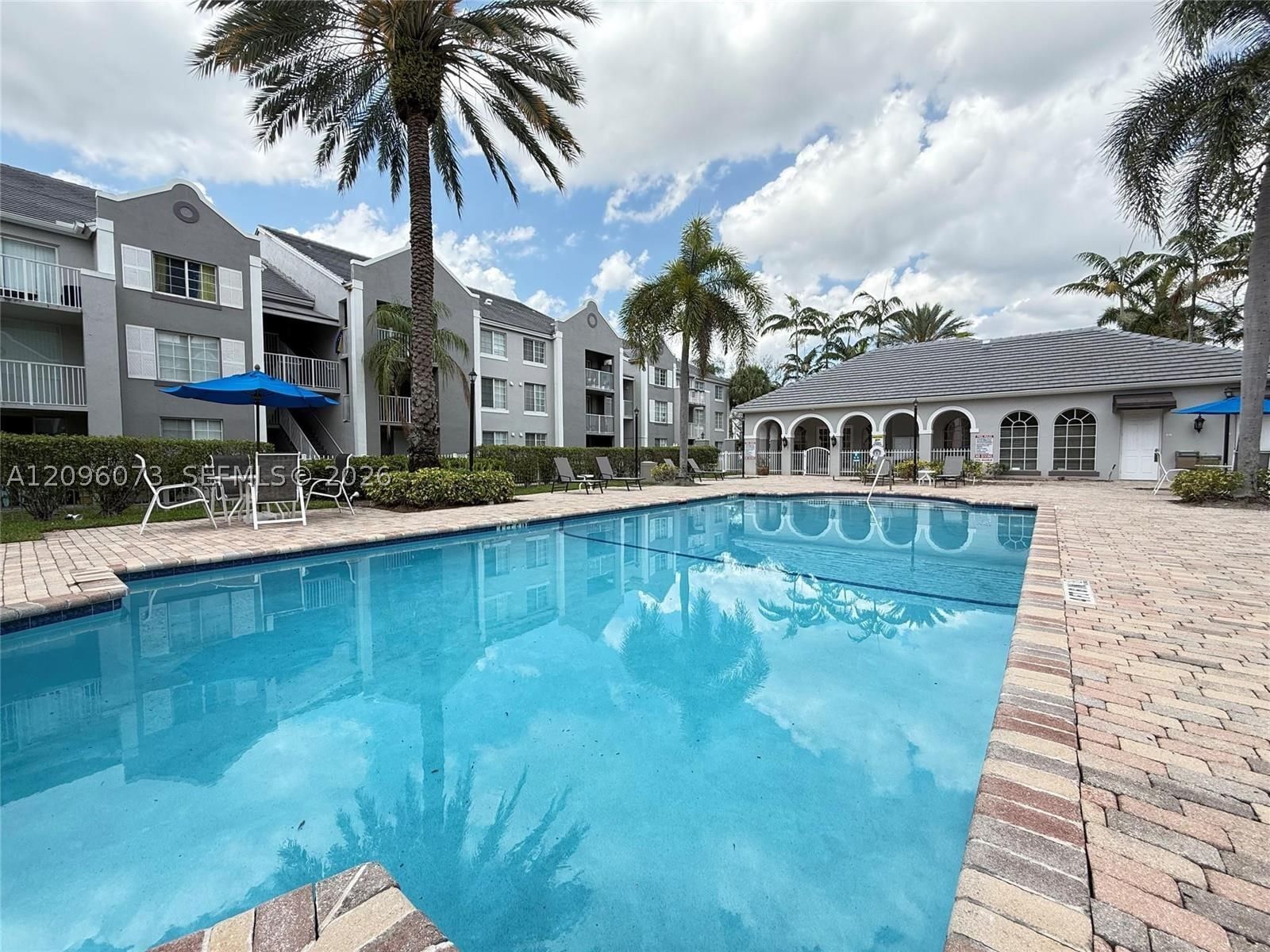 Real estate property located at 711 111th Way #202, Broward, Devonaire Condo At Pembro, Pembroke Pines, FL