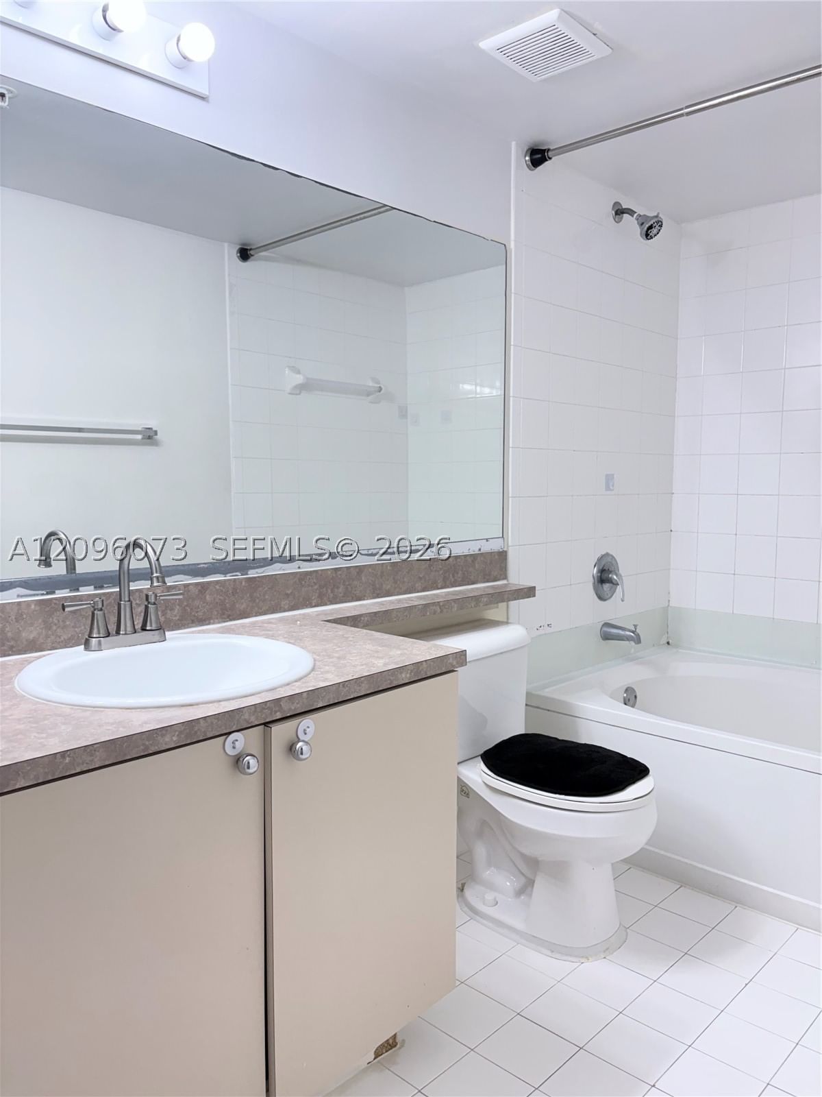 Real estate property located at 711 111th Way #202, Broward, Devonaire Condo At Pembro, Pembroke Pines, FL