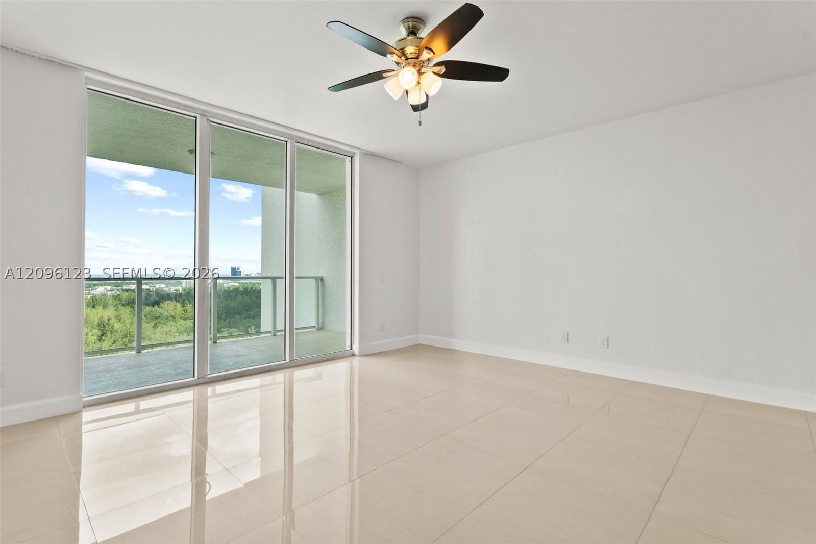 Real estate property located at 14951 Royal Oaks Ln #2008, Miami-dade, The Oaks I Condo, North Miami, FL